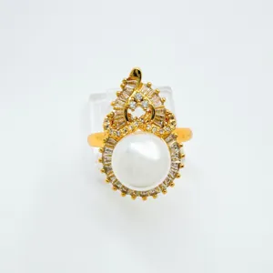 Eingebettete Perle und Zirkon Gold Ring mit stilvollem Kürbis Design, elegante Detailansicht.