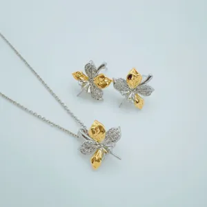 Schickes Kupfer 18K vergoldetes Kleeblatt Halskette Ohrringe Set mit funkelnden Zirkonia.