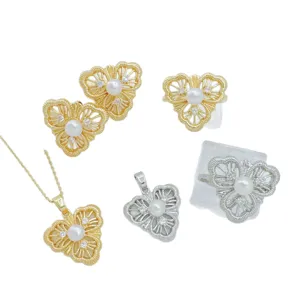 Französisches Retro-Filigran-Blumen-Schmuckset mit Perlen und Kristallen, elegante Halskette Ohrringe.