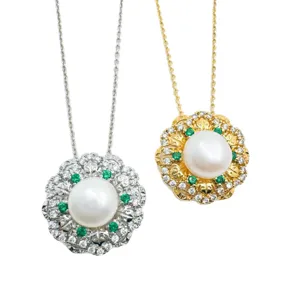 Elegante set collana con ciondolo di perle con cristallo e pietre verdi, argento oro.