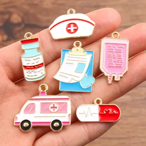 Style médical DIY alliage émail breloques pendentif avec chapeau d'infirmière et ambulance.
