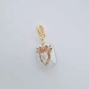 Baroque Süßwasserperle Anhänger Detail, S925 Silber vergoldet mit Zirkon Kristall Charm.