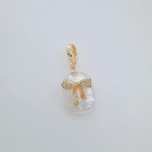Barocke Süßwasserperle Schleife Anhänger 18k vergoldeter Verschluss Modeschmuck Accessoire