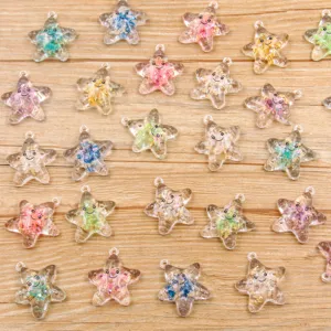 Jolis charms étoile en résine avec paillettes colorées pour la fabrication de bijoux.