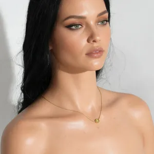 Collier pendentif lettre A en acier inoxydable doré minimaliste, élégante chaîne clavicule fine.