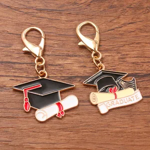 Graduation cap keychain alloy pendant charm for graduation season gift and accessories.