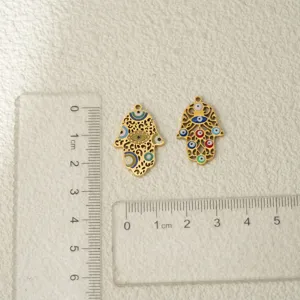Pendentif main de hamsa en acier inoxydable doré avec breloques œil grec émail coloré