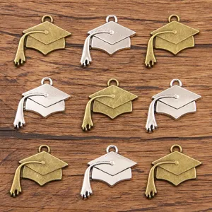 Dijes de Aleación de Birrete de Graduación para Fabricación de Joyas DIY Colgantes de Temporada de Graduación para Bolsos y Móviles