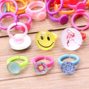 Kinder bunte Kunststoff DIY Ring Rohlinge Zubehör süße Schmuckherstellung für Basteln