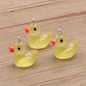 Niedlicher gelber Harz Ente Anhänger Charms für DIY Halskette Armband Taschen Zubehör.