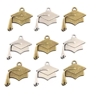 Colgantes de metal con dijes de birrete de graduación 22x24mm para joyería artesanal DIY.