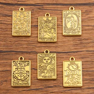 Pendentifs de Cartes de Tarot Vintage en Alliage de Zinc Charms Rétro à Motif en Relief Pour la Fabrication de Bijoux DIY Colliers Bracelets Accessoires Soleil Lune Étoile