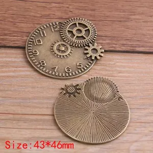 Ciondolo charm orologio ingranaggio steampunk in metallo per gioielli DIY bronzo antico.