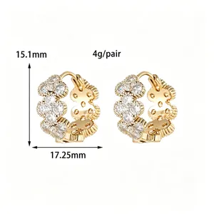 14K vergulde micro-pave zirkoon oorbellen, elegant bloemvormig sieradenaccessoire.