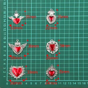 Pendentifs cœur ailé gothique vintage, accessoires de bijoux DIY cœur rouge rétro.