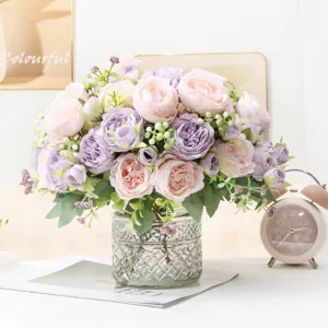 Bouquet di rose artificiali fiori finti per decorazione domestica con vaso di vetro