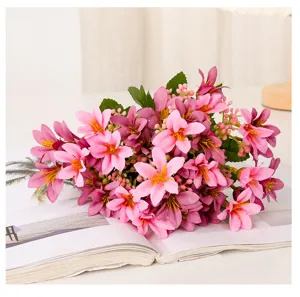 Bouquet di fiori artificiali rosa e viola giglio pianta per decorazione foto casa