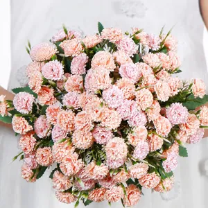 Künstlicher Flieder Blumenstrauß für die Heimdekoration, realistisches rosa Gesteck.