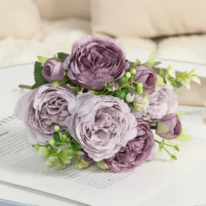 Bouquet di rose artificiali fiore di simulazione per matrimonio casa dettaglio viola.
