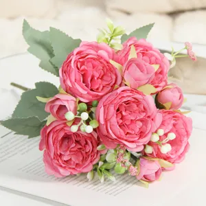Bouquet di rose artificiali rosa con foglie verdi, ideale per la decorazione domestica.
