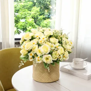 Bouquet di rose fiori artificiali con vaso intrecciato per decorazione casa matrimonio