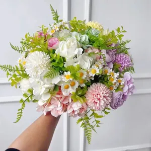 Mazzo di fiori artificiali misti rose finte margherite decorazione elegante per la casa