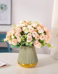 Bouquet di rose artificiali, fiori di seta decorativi per matrimonio e casa bella.