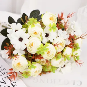 Ramo de rosas blancas artificiales flores de seda para bodas y decoración del hogar.