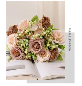 Mazzo di fiori di peonia artificiale in primo piano per una bellissima decorazione.