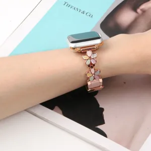 Cinturino di ricambio per Apple Watch, in metallo e pelle con ciondoli floreali colorati.