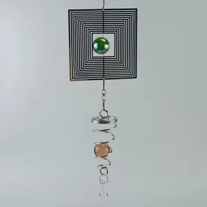 Rvs windgors hangende ornament met groene bal en spiraalstaart voor huis tuin decoratie en kado.