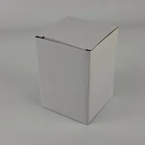 Einfache weiße Papierverpackung Box Detailansicht für Heimdeko und Festgeschenke