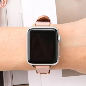 Bracelet montre en cuir rose compatible avec apple watch, boucle or rose élégante.