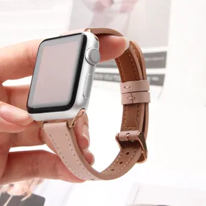 Bracelet de montre en cuir rose de remplacement compatible montre connectée design souple.