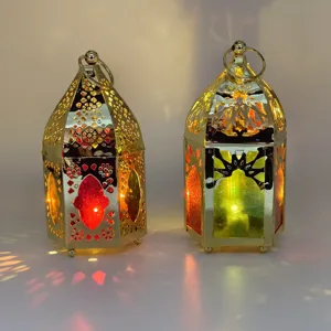 Lanterna di candela in metallo stile marocchino dorato luce decorativa per la casa.