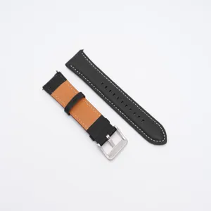 Vue détaillée d'un bracelet de montre en cuir noir avec surpiqûres blanches et boucle ardillon.
