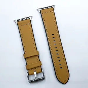 Vue détaillée du bracelet de montre de rechange en cuir marron avec coutures et boucle.