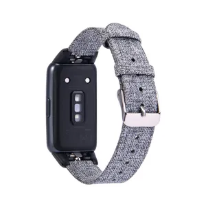 Bracelet de rechange en toile pour Huawei Band 6, sangle tissée grise avec boucle argentée.