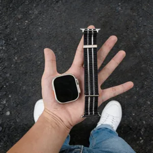 Bracelet de montre en nylon de rechange et boitier compatibles avec Apple Watch Ultra.