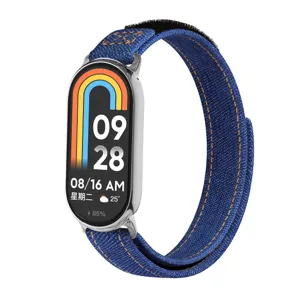 Blaues Denim Smartwatch Armband Detailansicht, Klettverschluss und orangefarbene Nähte.