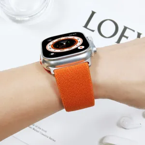 Primo piano dettagliato di un cinturino per orologio in nylon intrecciato arancione acceso.