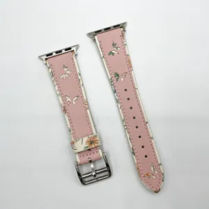 Bracelet de montre en cuir tendance avec imprimer papillon compatible Apple Watch, style élégant.
