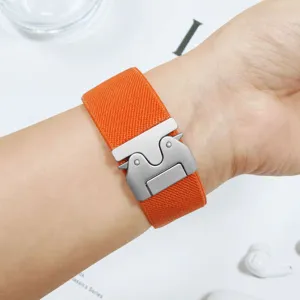 Cinturino per Apple Watch in nylon intrecciato arancione con fibbia paracadute in metallo.