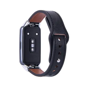 Cinturino di ricambio in vera pelle per smartwatch, connettore in metallo e design classico.
