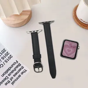 Cinturino per orologio in vera pelle nera compatibile con Apple Watch, elegante design dritto.