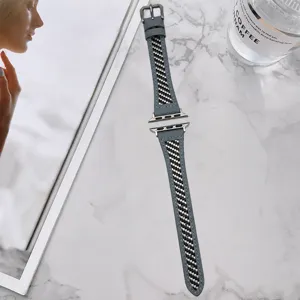 Bracelet de montre en cuir de rechange avec design sergé compatible avec Apple Watch série 8 SE.