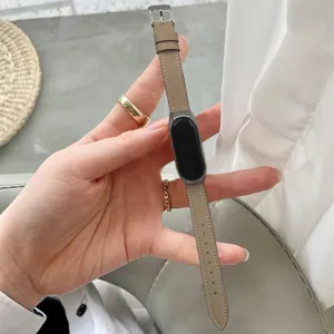 Cinturino di ricambio in pelle con custodia in metallo per fitness tracker, elegante e comodo.