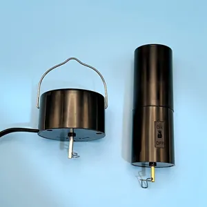Zwarte windspinner motor elektrische hangende roterende display motor voor tuindecoratie.