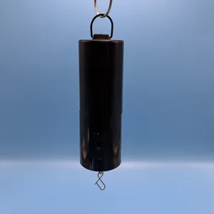 Zwarte hangende windspinner motor met schakelaar, werking op batterij voor decoratie.