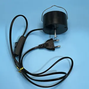 Detail van elektrische windspinner motor met stekker, schakelaar en zwarte behuizing.